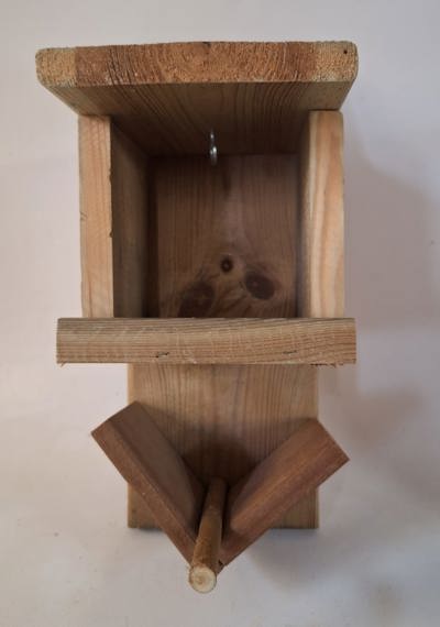 PINDABOTER VOEDERHUISJE HOUT